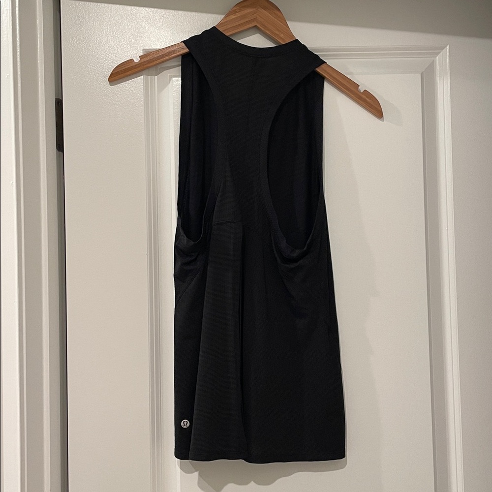 Lululemon black tank top half open back size 4 - Picture 5 of 7